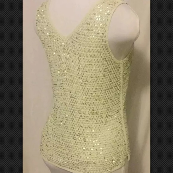 Women’s medium sleeveless v-neck blouse - Picture 4 of 7